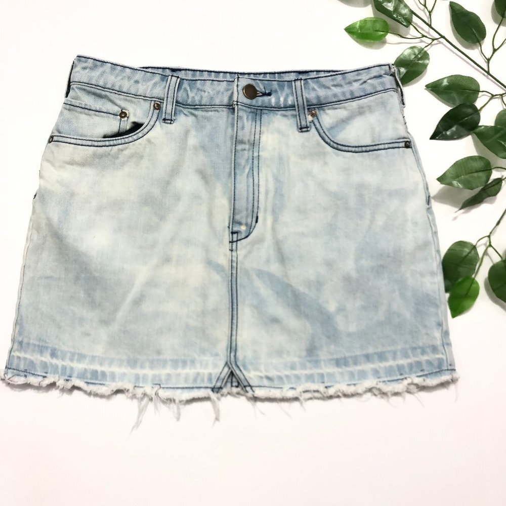 FREE PEOPLE MINI DENIM SKIRT SIZE 6